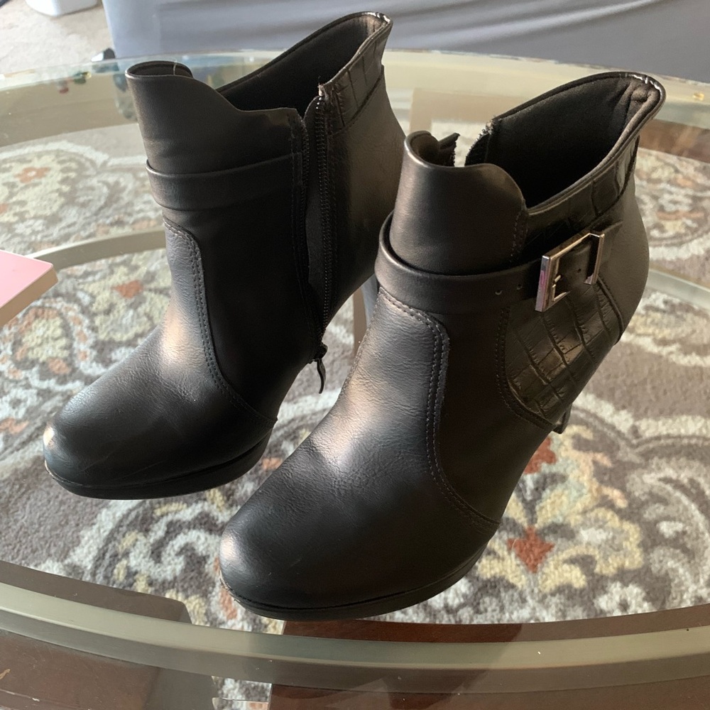 New black heeled boots from Piccadilly size 7